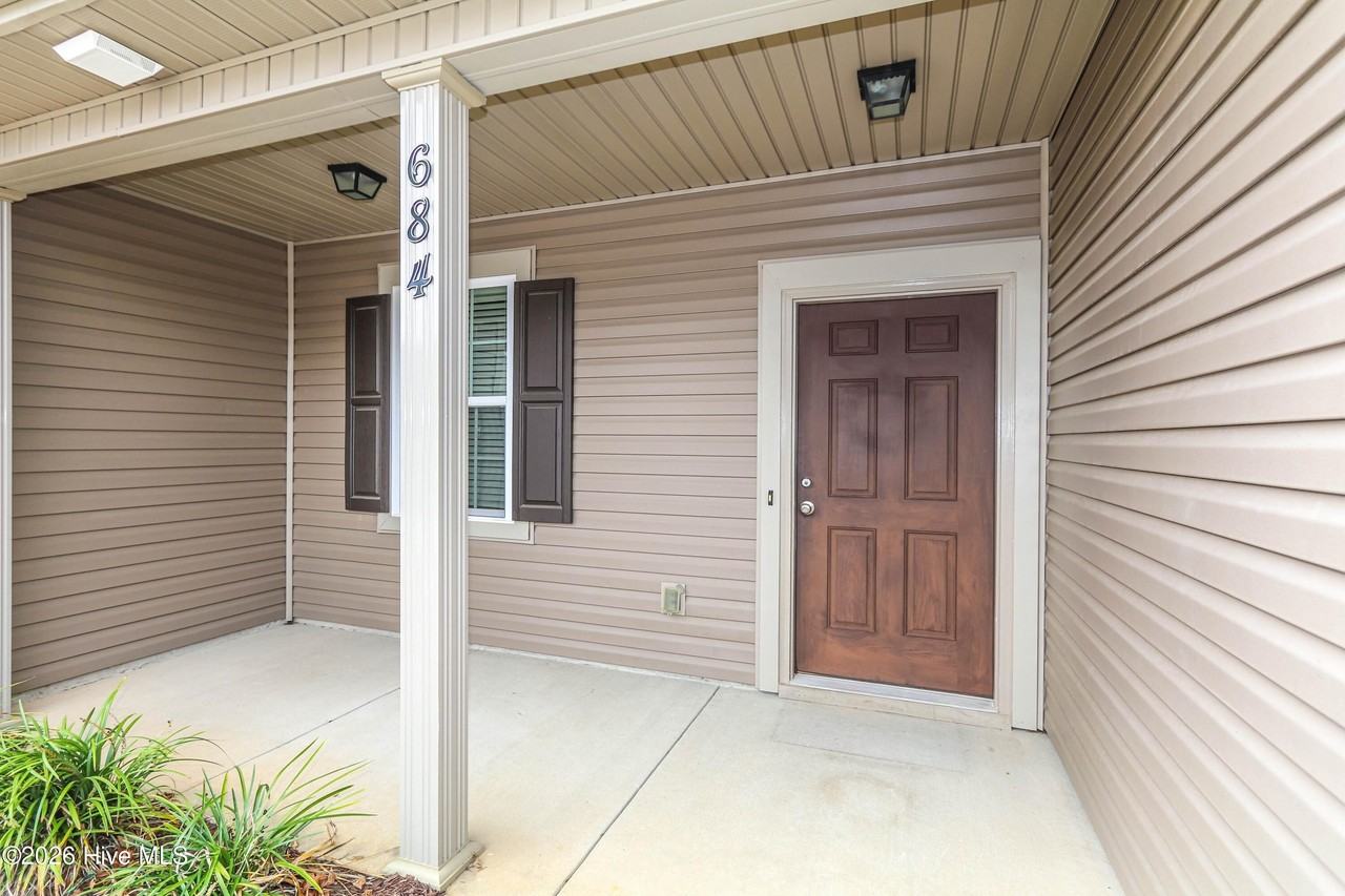 684 Red Cedar Ct - Photo 5 of 50
