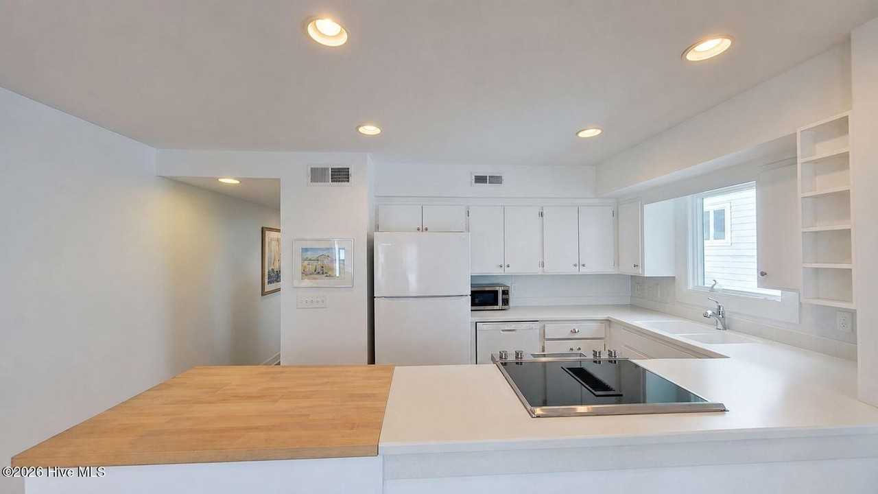 120 Lumina Ave S #A - Photo 7 of 34