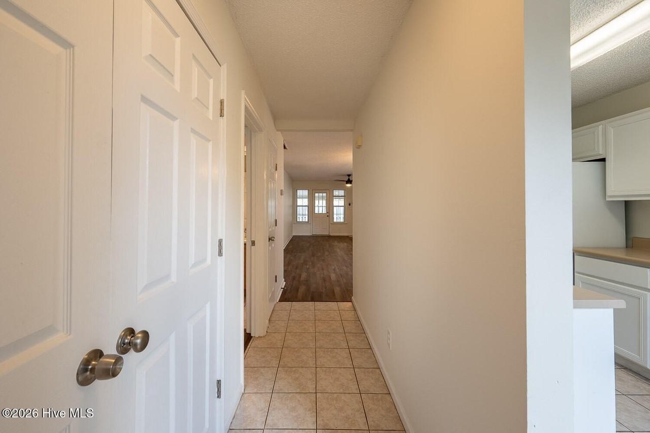 107 Barts Dr - Photo 4 of 18