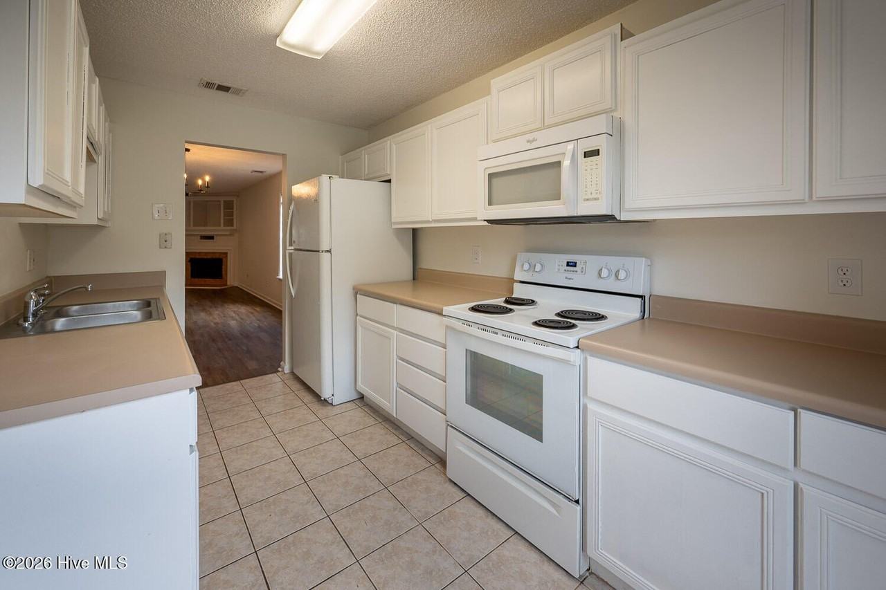 107 Barts Dr - Photo 5 of 18