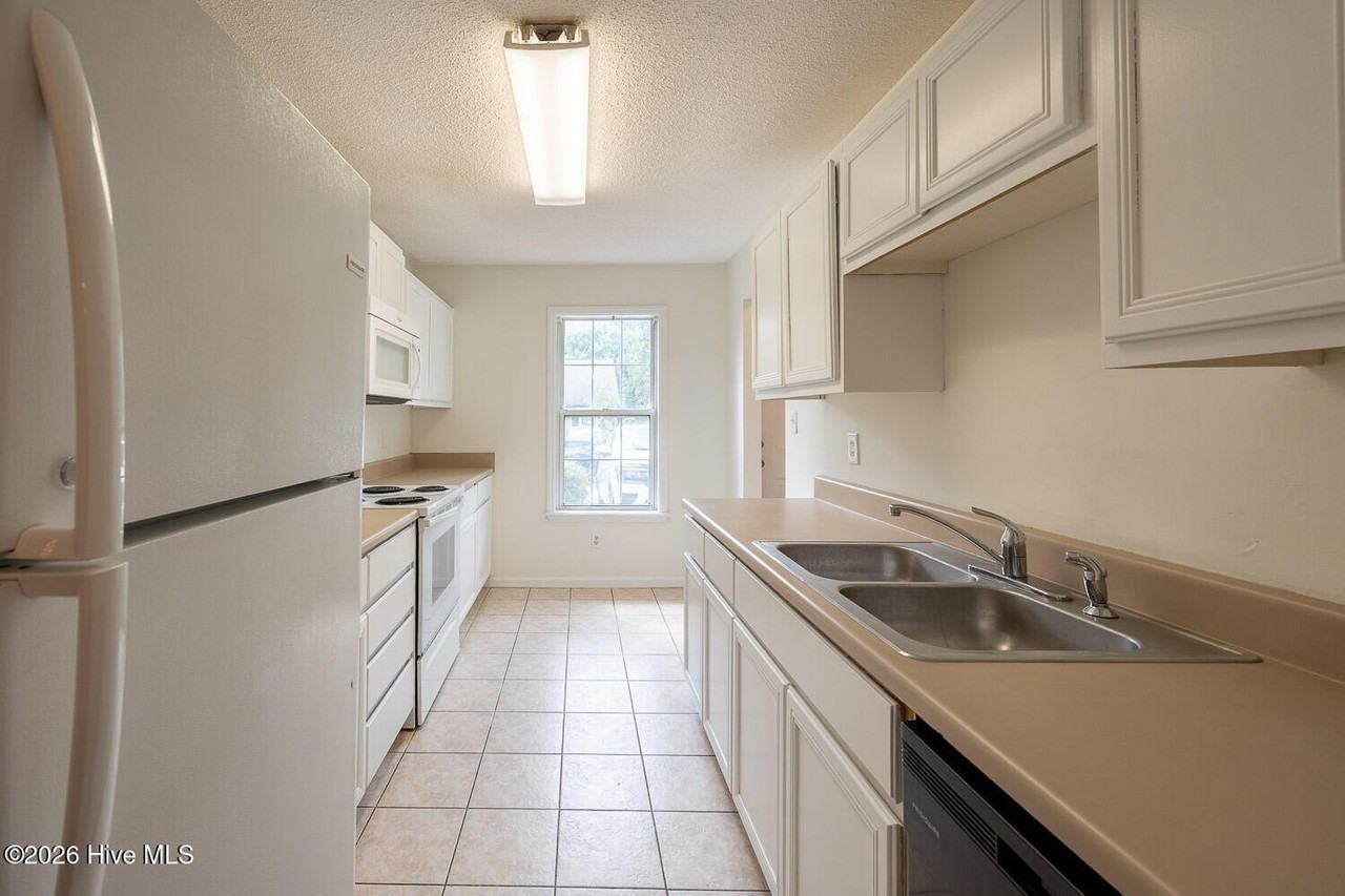 107 Barts Dr - Photo 6 of 18