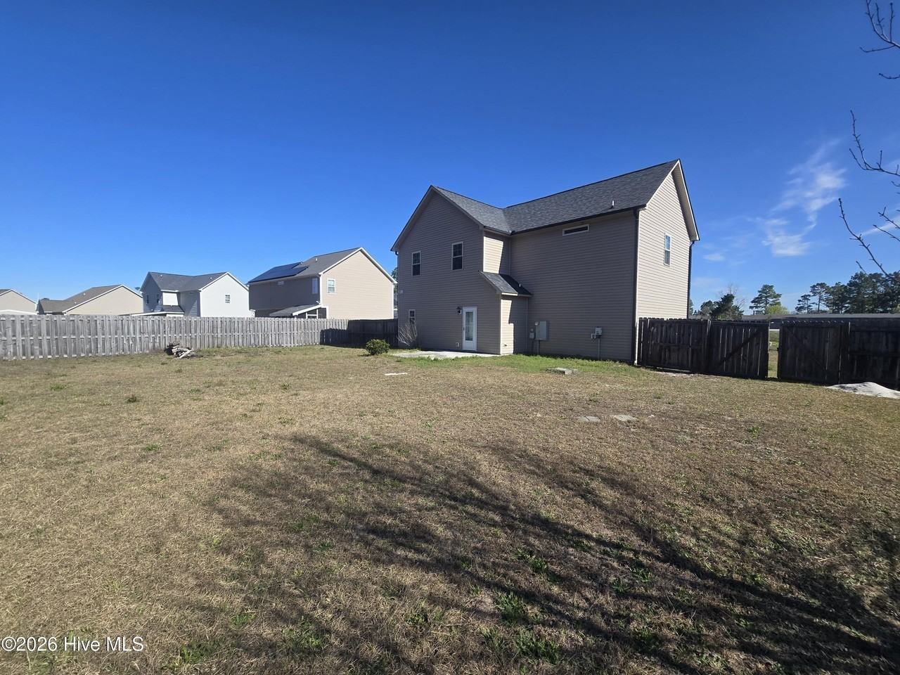 333 Inverness Dr - Photo 3 of 17