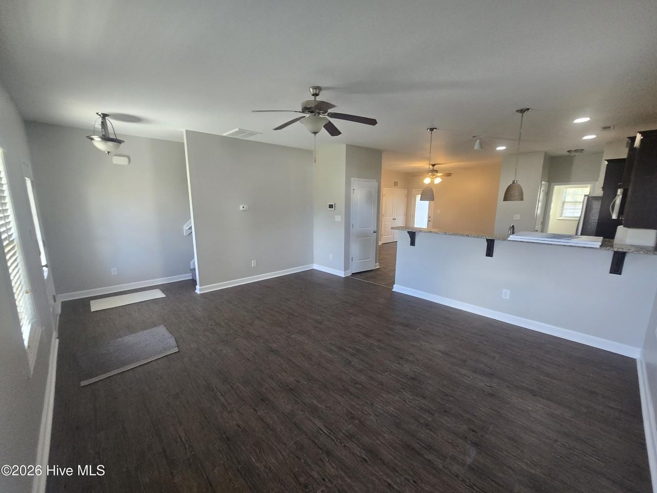 333 Inverness Dr - Photo 5 of 17