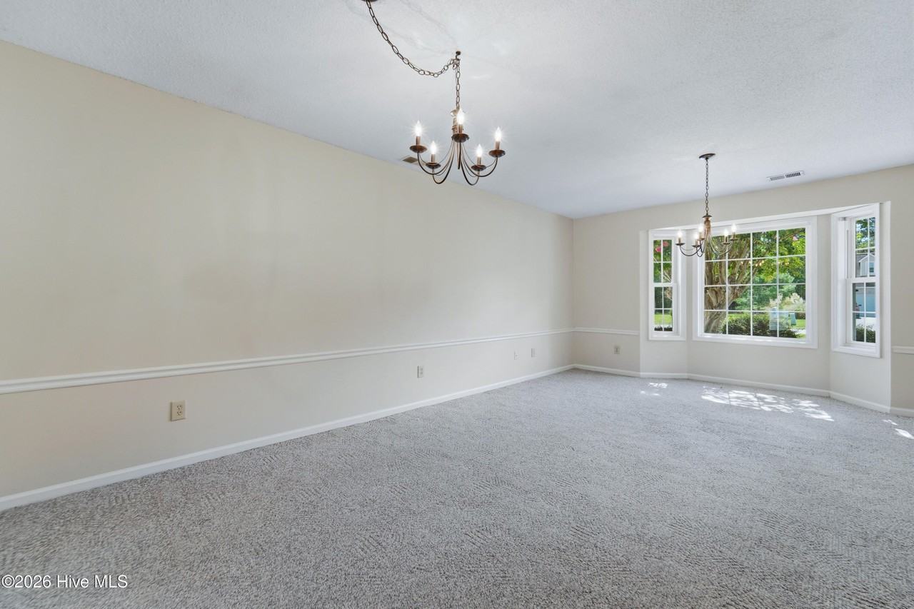 119 E Ivybridge Dr - Photo 6 of 30