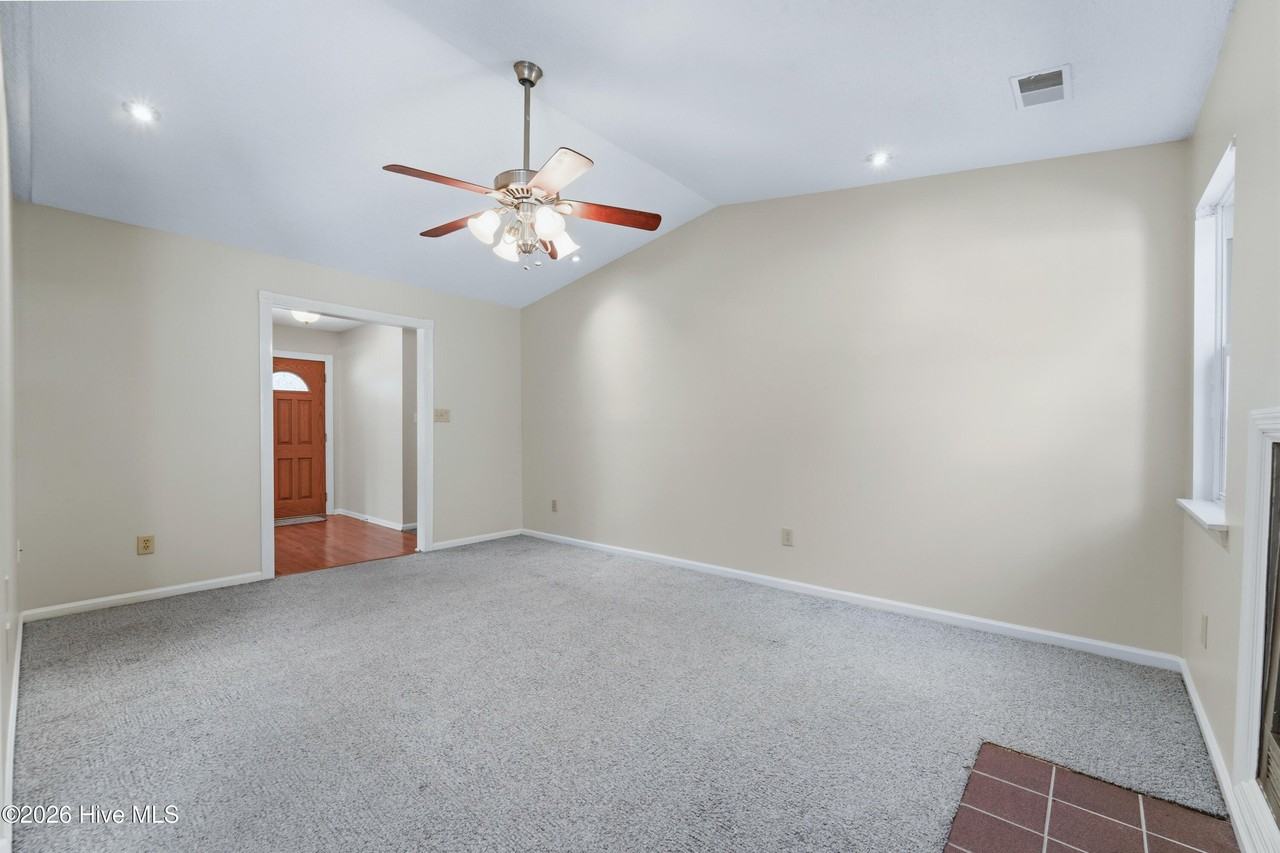 119 E Ivybridge Dr - Photo 7 of 30