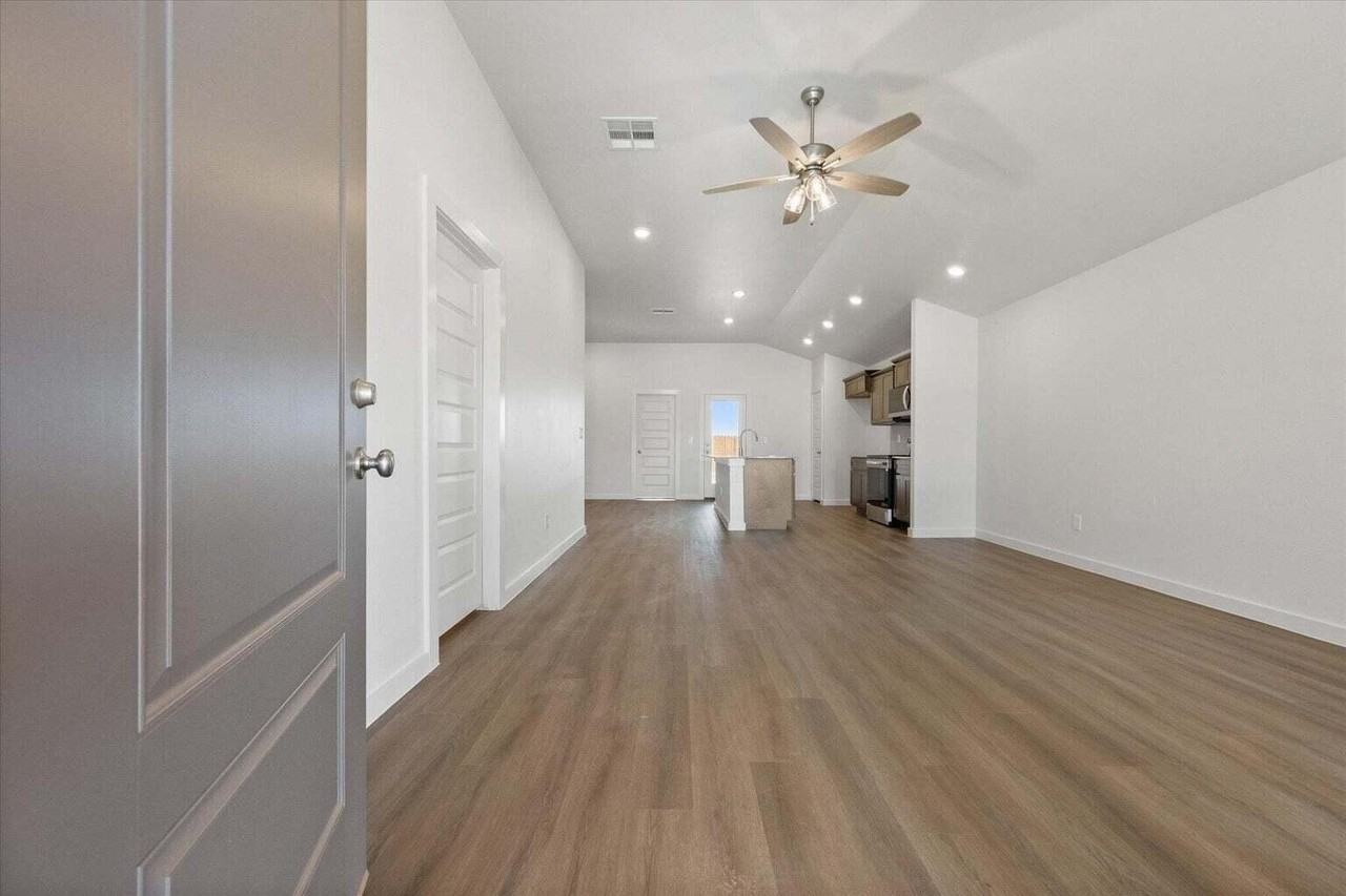 2414 Bryan Ave - Photo 2 of 22