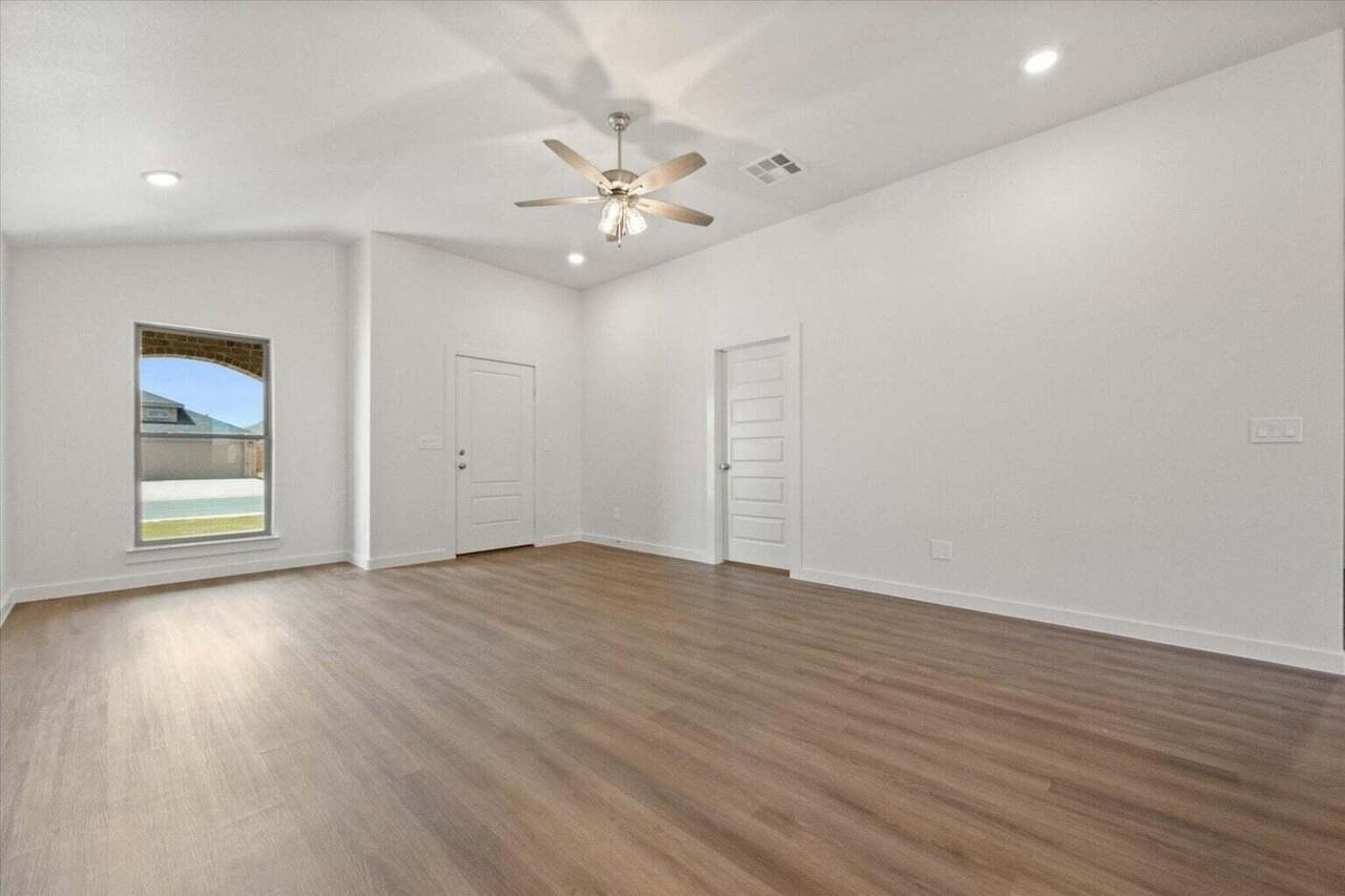 2414 Bryan Ave - Photo 5 of 22
