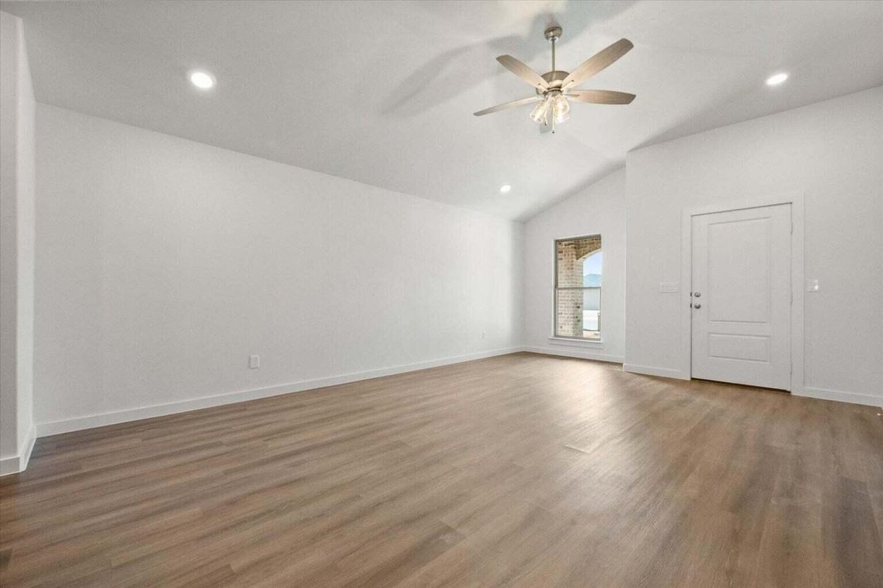 2414 Bryan Ave - Photo 6 of 22