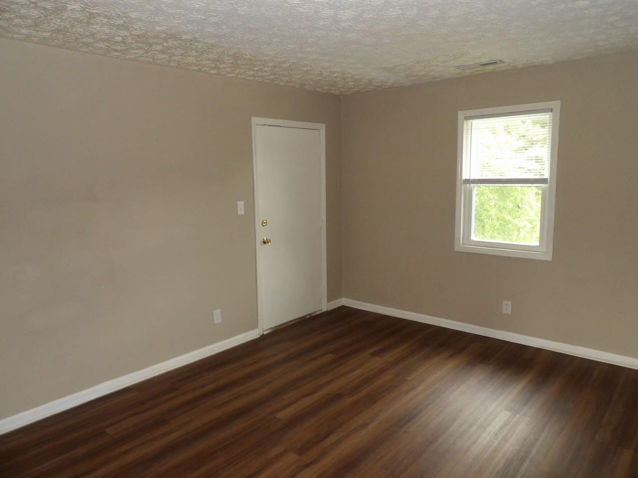 218 Centennial Dr - Photo 6 of 46