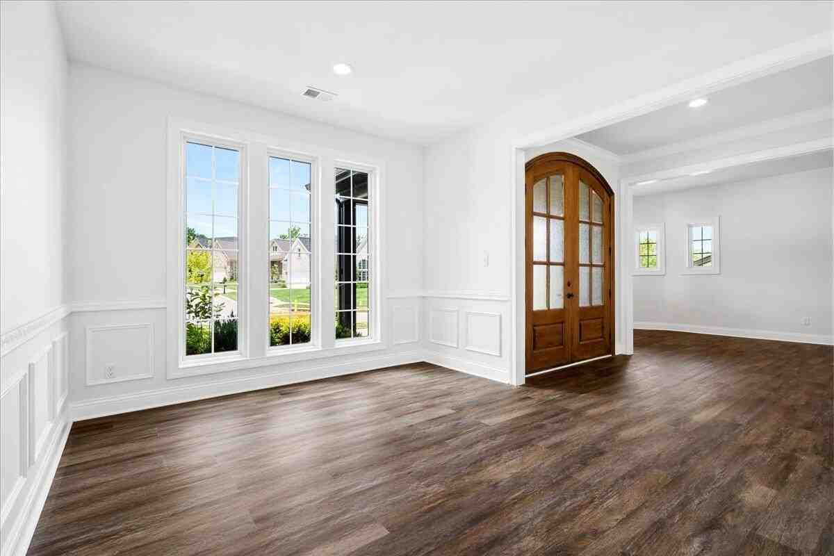 413 Weston Park - Photo 5 of 50