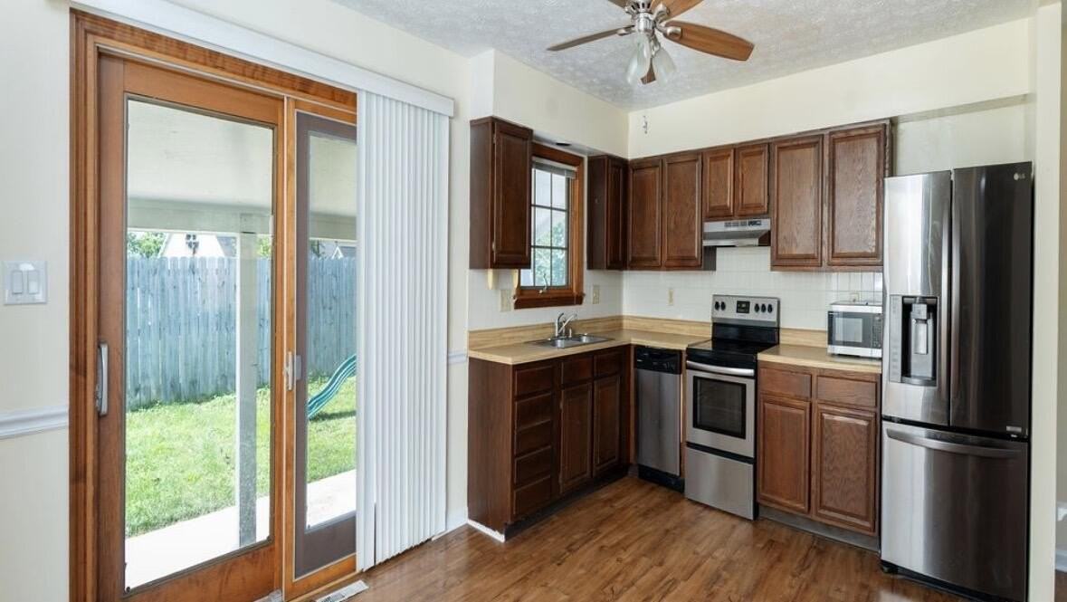 3669 Sundart Dr - Photo 2 of 7
