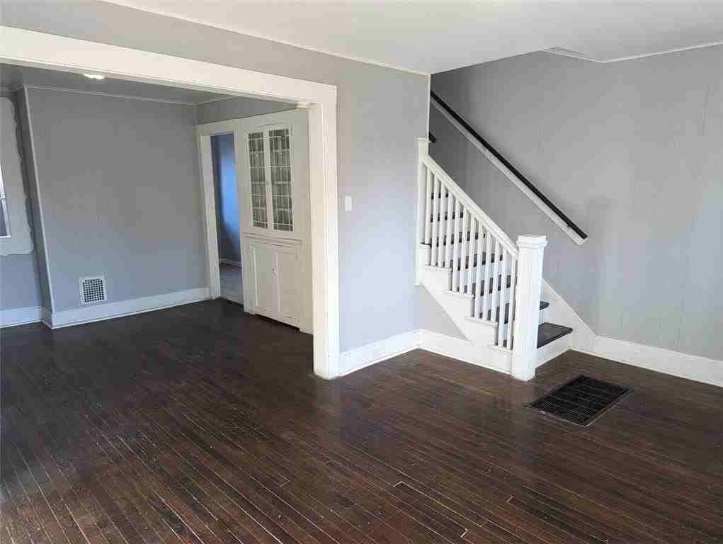 545 Park Pl - Photo 2 of 14