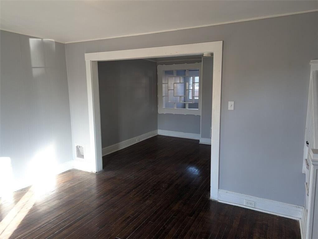 545 Park Pl - Photo 3 of 14