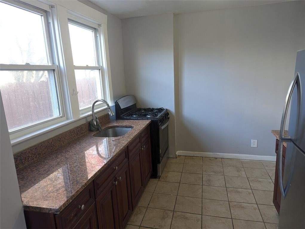 545 Park Pl - Photo 6 of 14