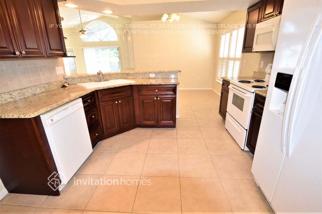 549 Lancer Oak Dr - Photo 3 of 18