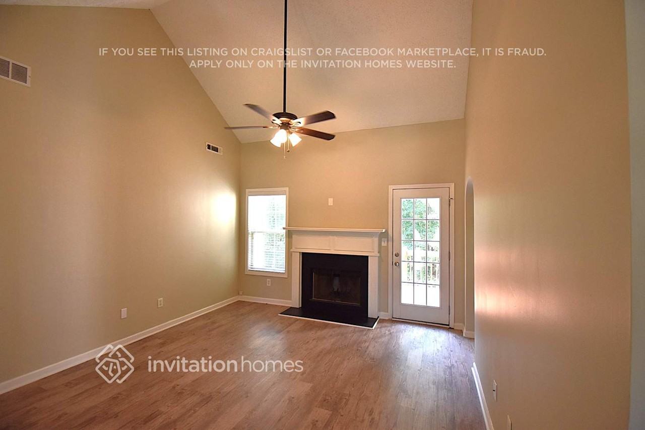 402 Parlor Cir - Photo 3 of 8