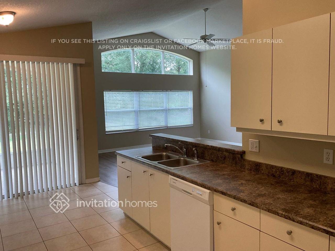 1121 Hartbourne Ln - Photo 4 of 10