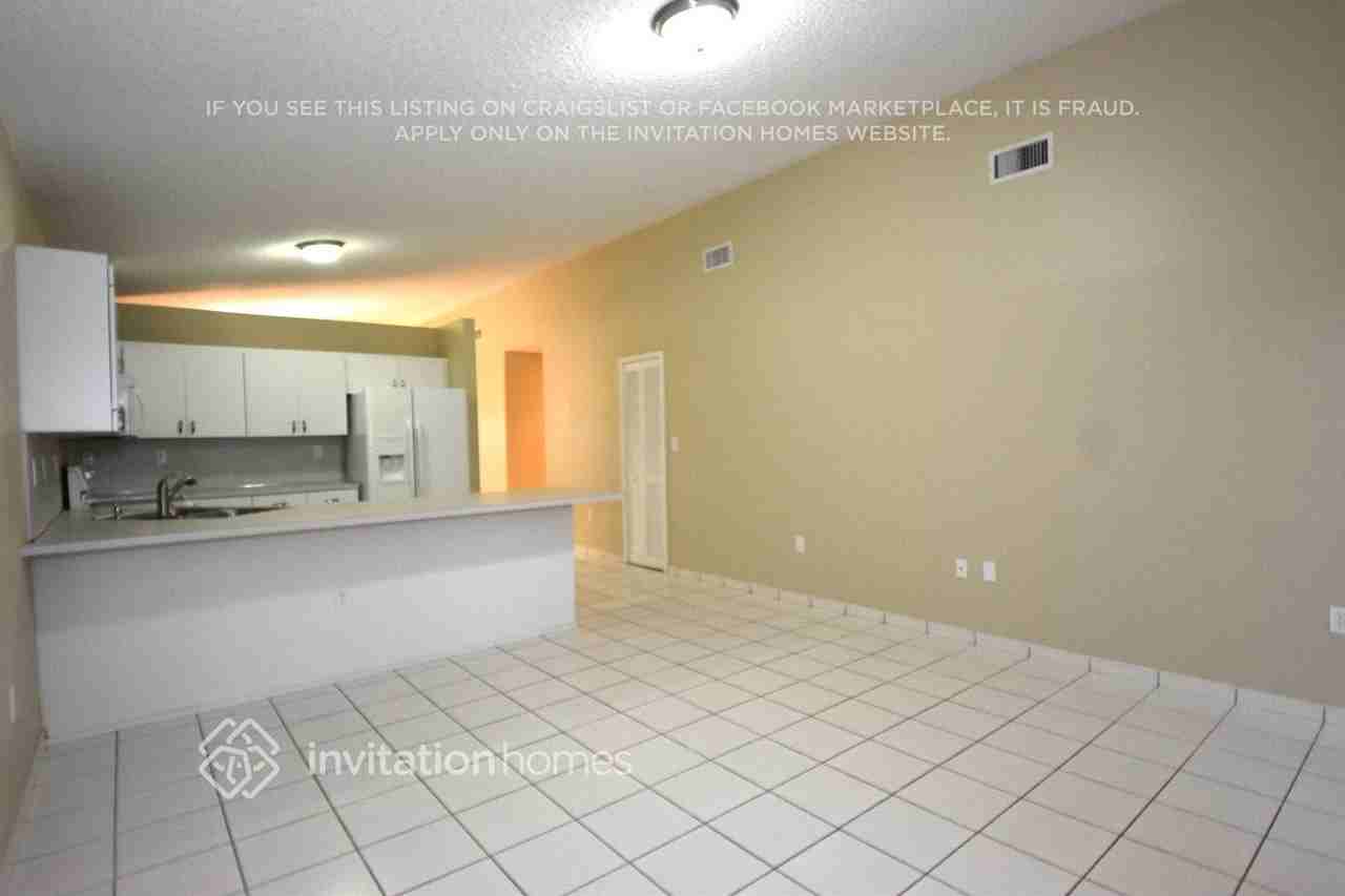 1276 Sw 143rd Pl - Photo 3 of 15