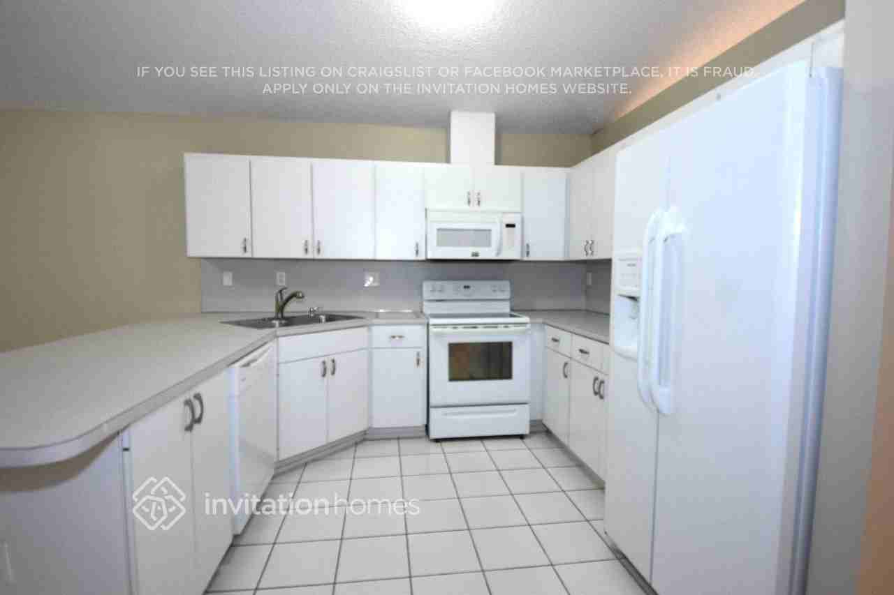 1276 Sw 143rd Pl - Photo 4 of 15