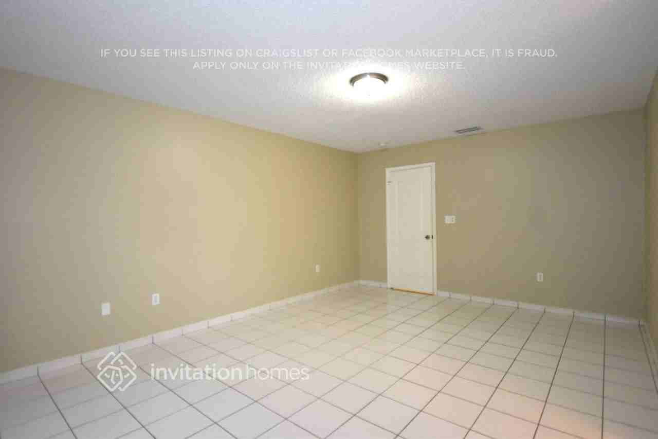 1276 Sw 143rd Pl - Photo 6 of 15
