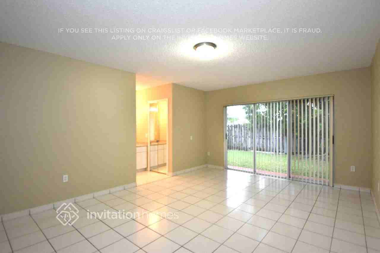 1276 Sw 143rd Pl - Photo 7 of 15