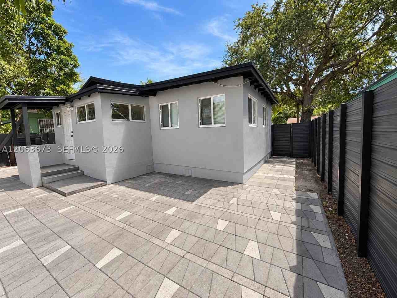 135 Nw 68th St - Photo 4 of 20