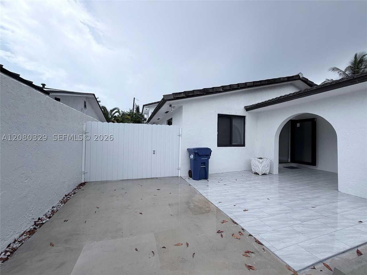 11870 Sw 5th St #1 - Photo 3 of 24