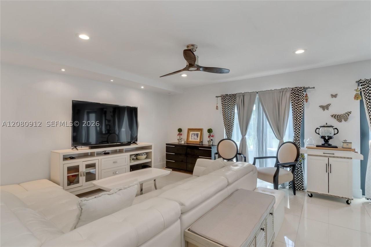 6353 Sw 29th St #0 - Photo 5 of 14