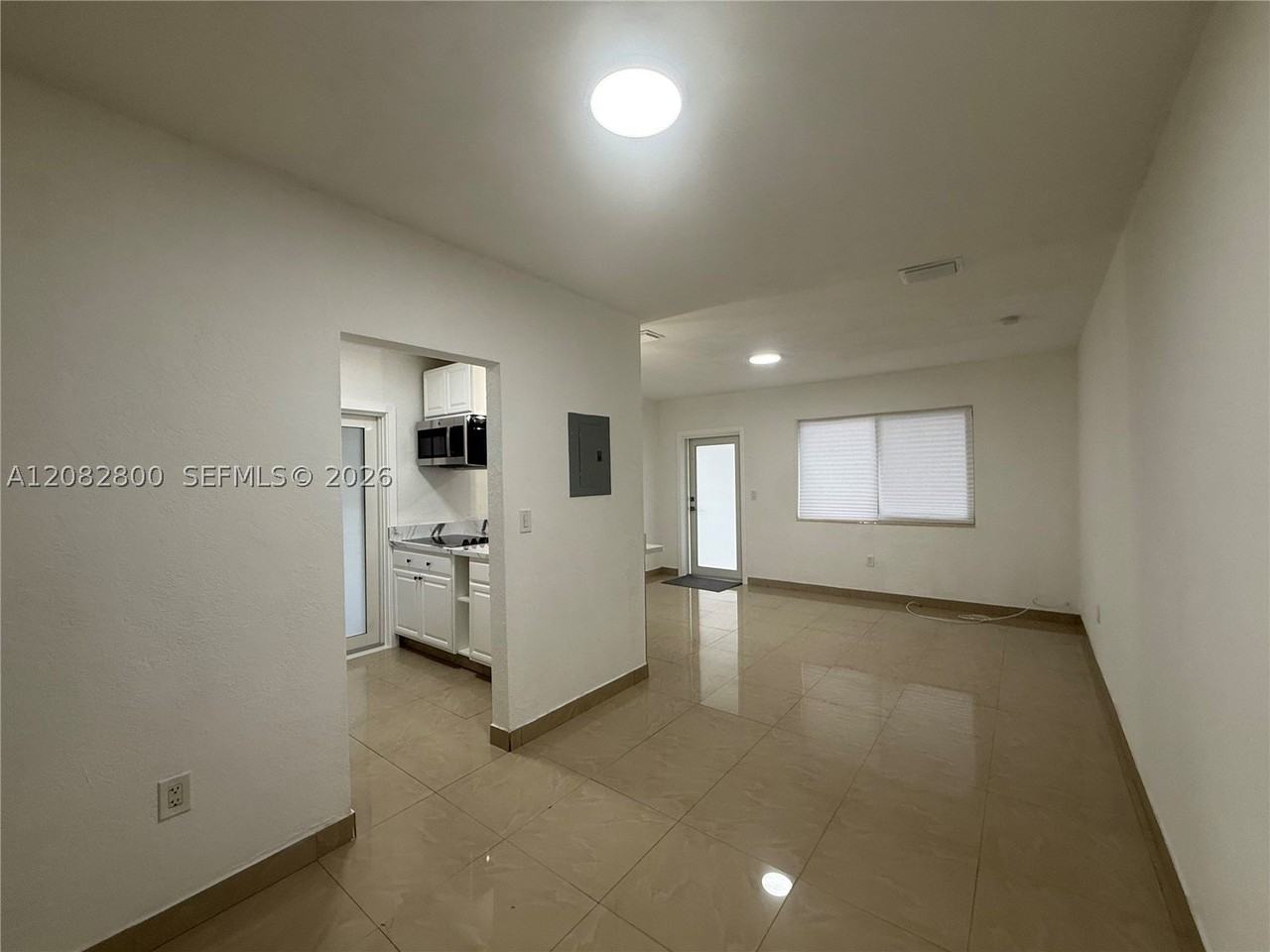 4885 Nw 4th St - Photo 4 of 13