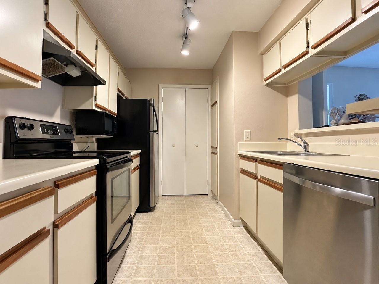 5500 Devonbriar Way #108 - Photo 4 of 8