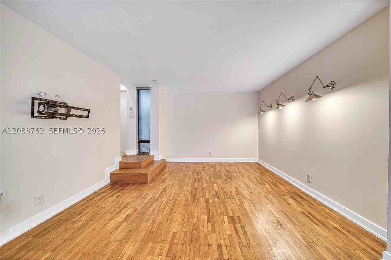 3028 Day Ave #3028 - Photo 4 of 29
