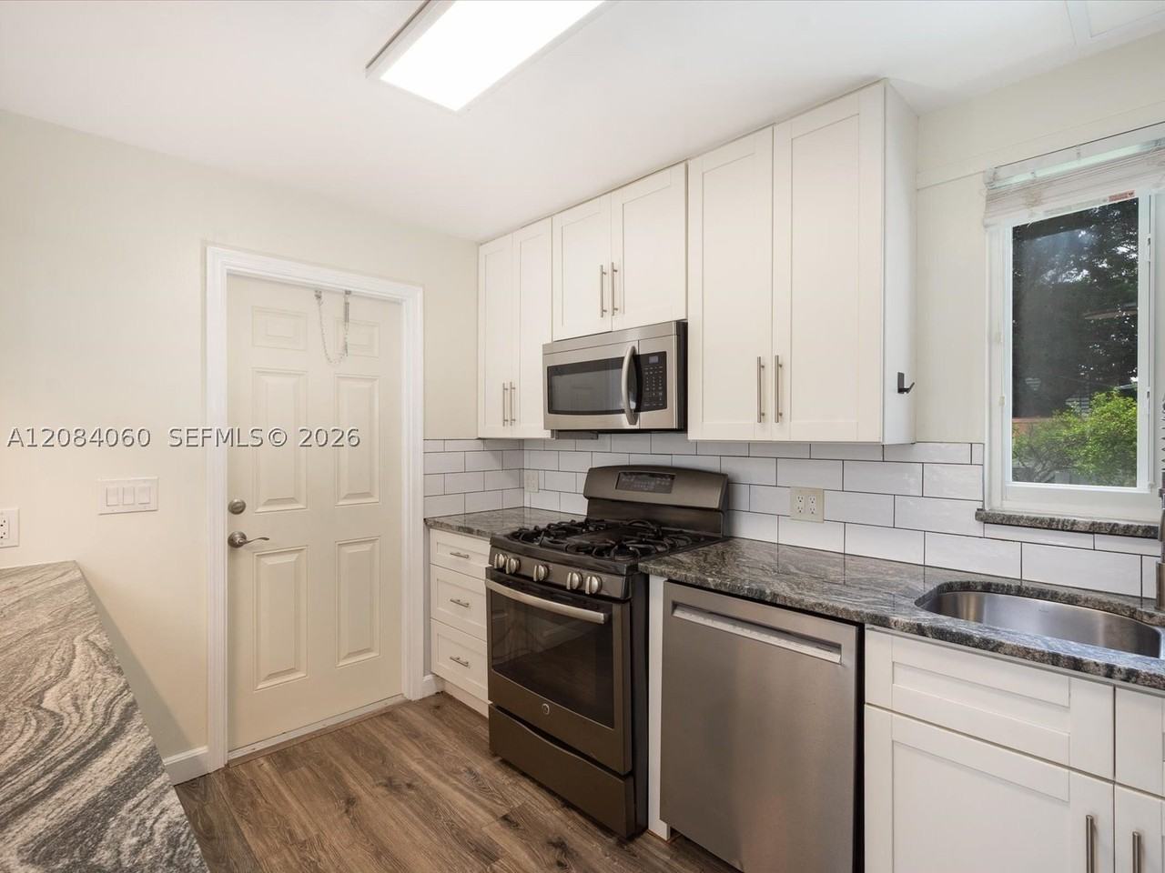 241 Sw 3rd Ter - Photo 5 of 20