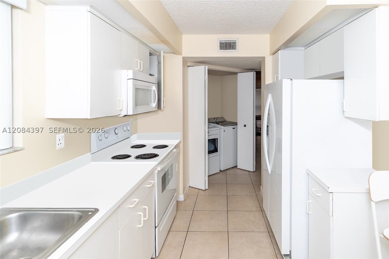 2220 Se 27th Dr #205B - Photo 3 of 37