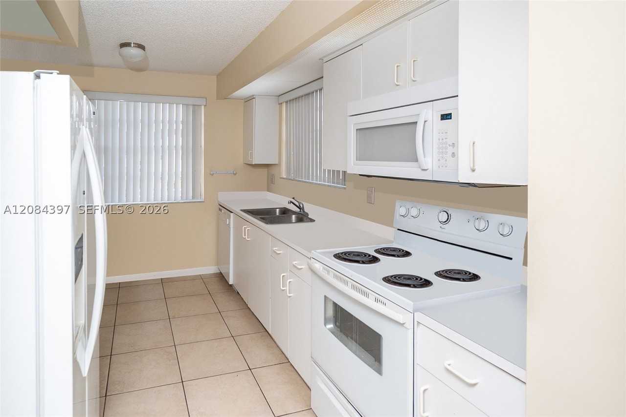 2220 Se 27th Dr #205B - Photo 7 of 37