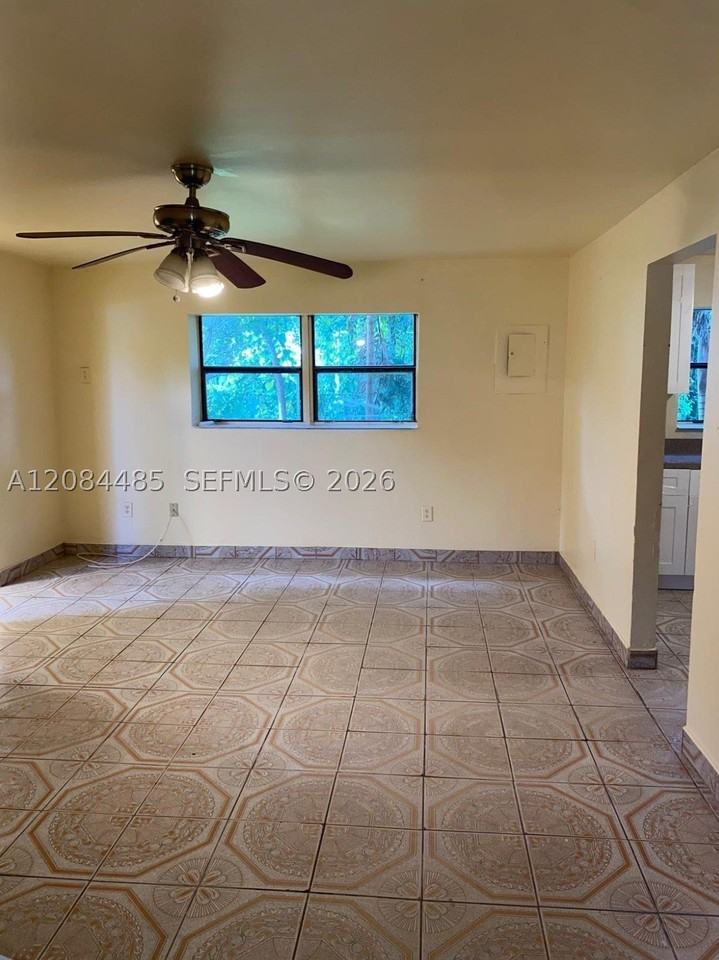 14805 Ne 10th Ct #B - Photo 5 of 11