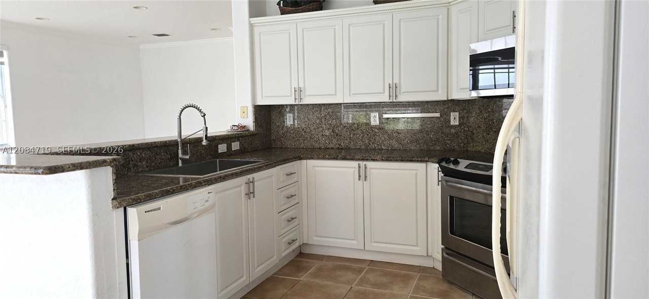 3670 Sw 154th Ct - Photo 6 of 27