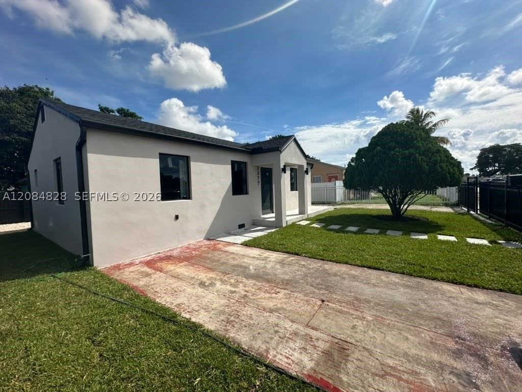 2377 Nw 84th St - Photo 3 of 24