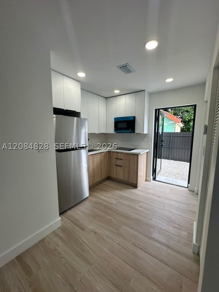 2377 Nw 84th St - Photo 7 of 24