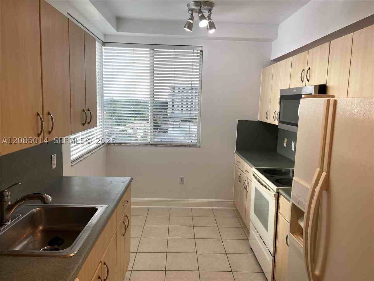 2550 Sw 27th Ave #606 - Photo 3 of 18