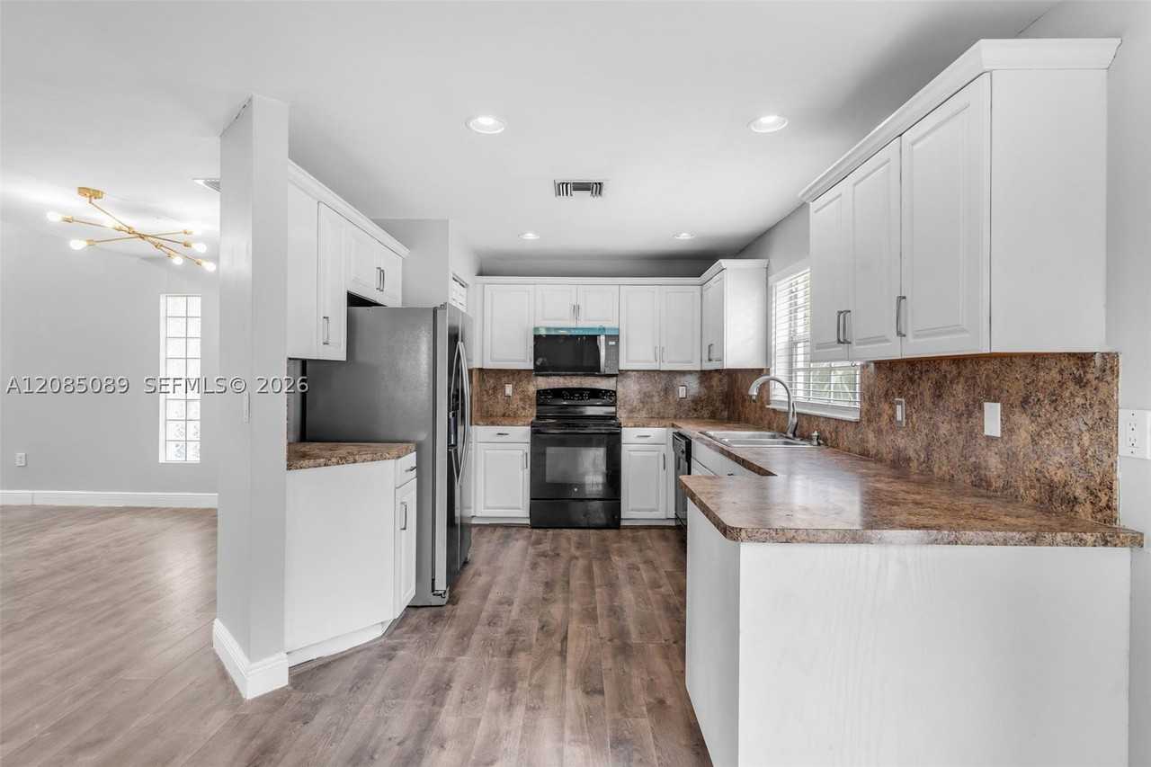 2405 Nw 79th Ter #0 - Photo 7 of 32