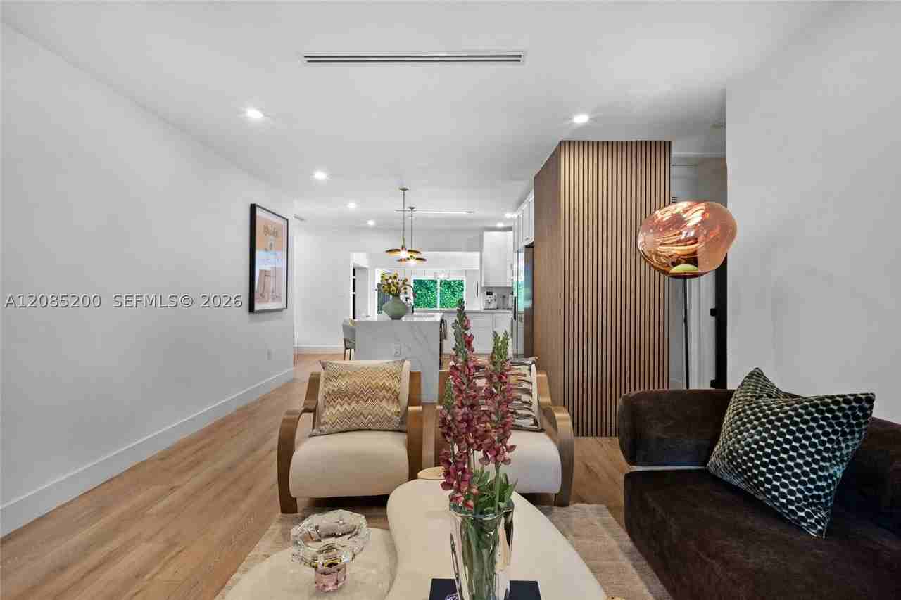 817 Tangier St - Photo 5 of 30
