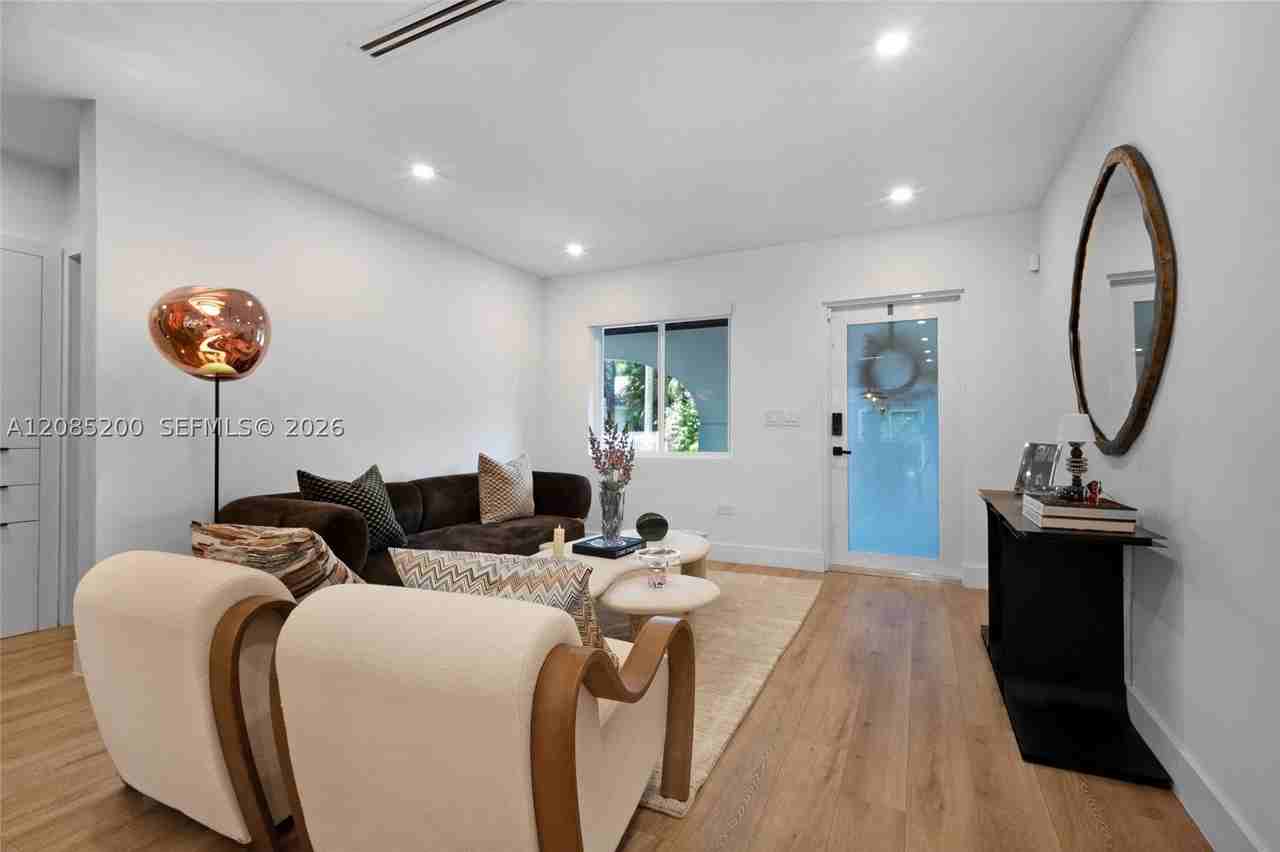 817 Tangier St - Photo 6 of 30