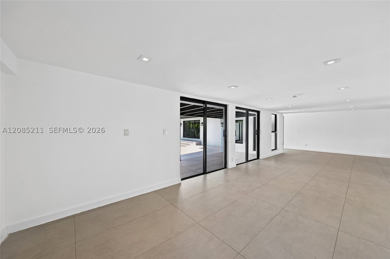 536 Hibiscus Dr - Photo 6 of 25