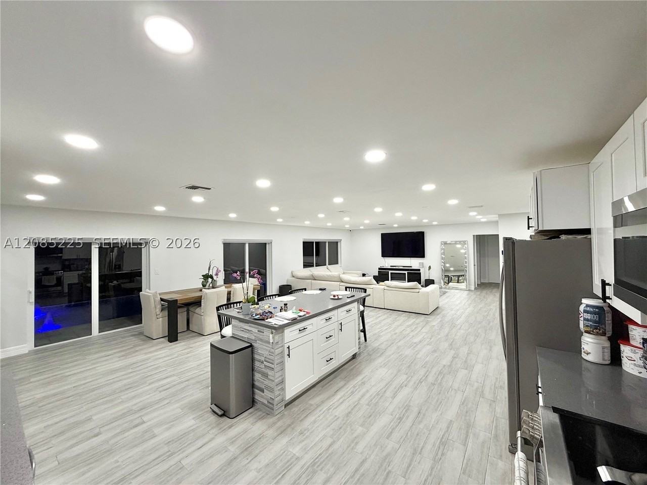 1545 Nw 11th St - Photo 6 of 22