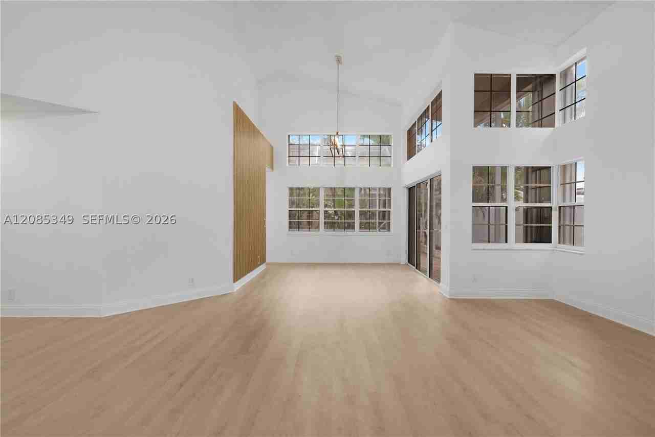 1525 Seabay Rd - Photo 3 of 26