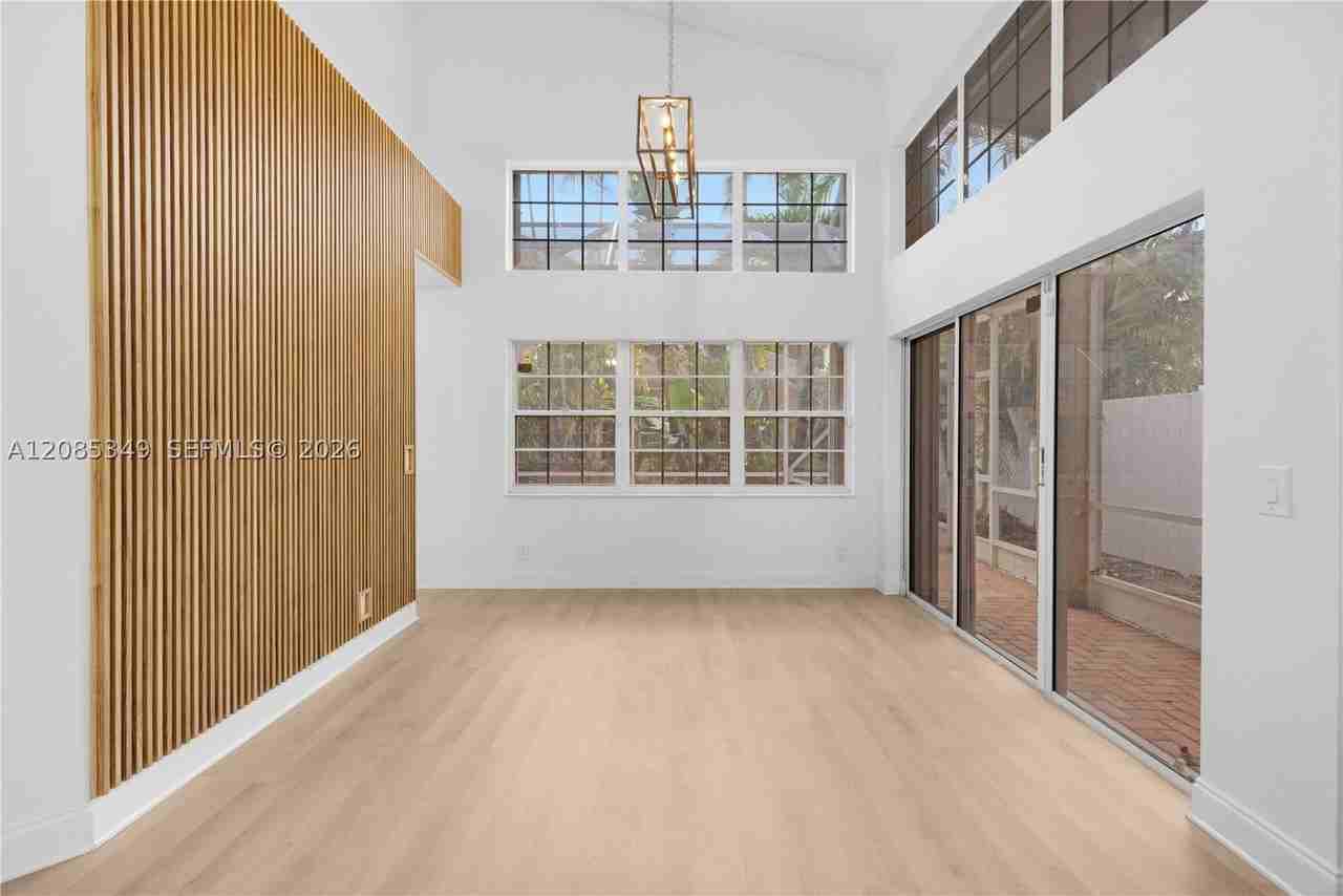 1525 Seabay Rd - Photo 5 of 26
