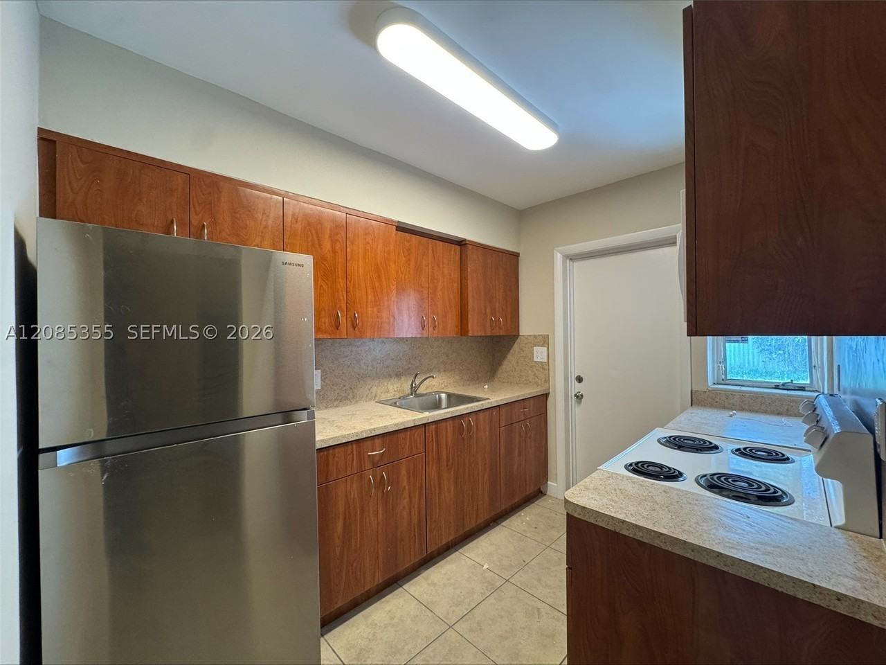 1320 Nw 87th St - Photo 7 of 11