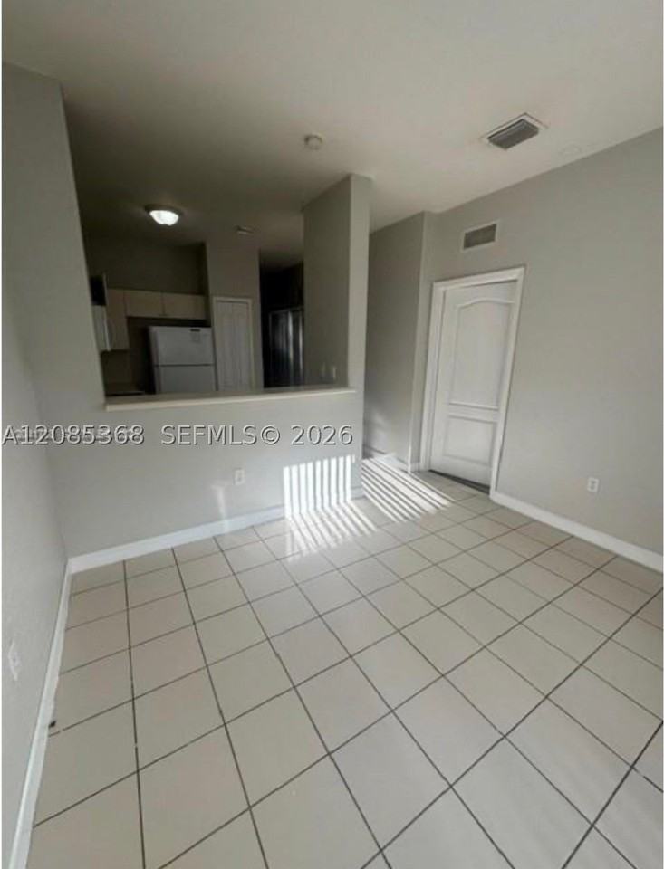 2826 Se 16th Pl #103 - Photo 5 of 9