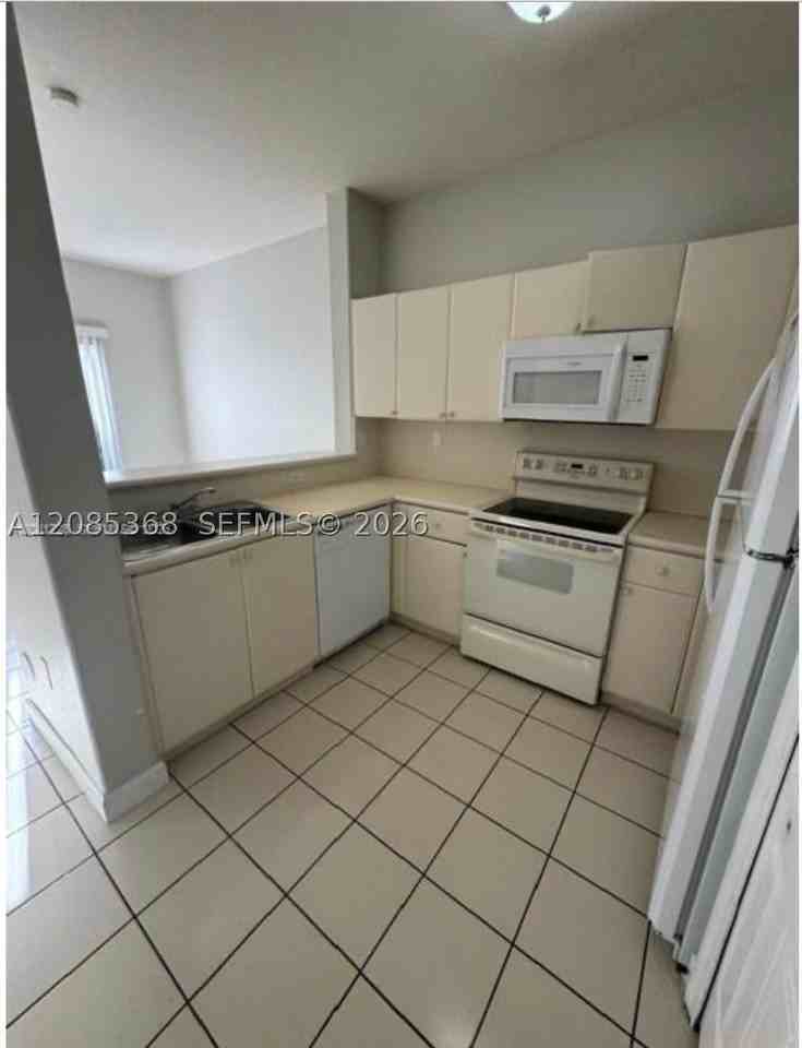 2826 Se 16th Pl #103 - Photo 7 of 9