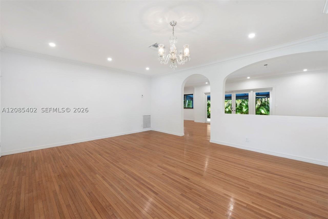 921 Alava Ave - Photo 7 of 29